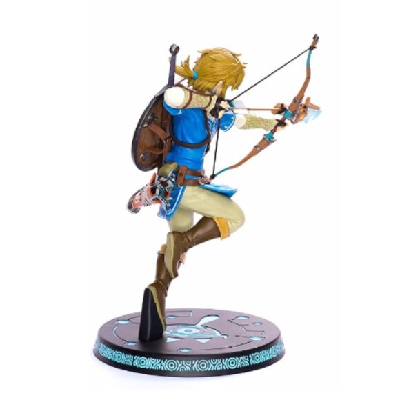 The Legend of Zelda: Breath of The Wild Link Collector's Edition Statue - Picture 3 of 10